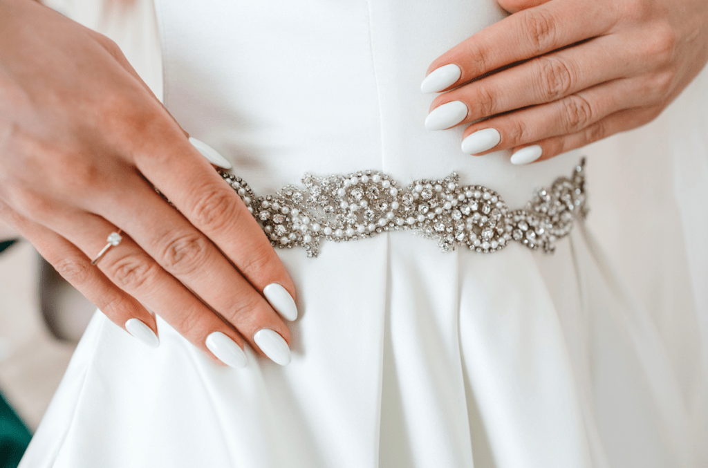 Robes de mariée : quelle ceinture pour un style moderne ?