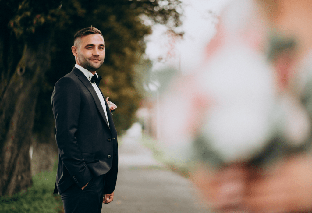 Trouvez votre costume de marié idéal : conseils et astuces