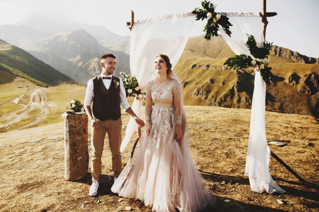 Les arches de mariage champêtre : une décoration romantique et authentique