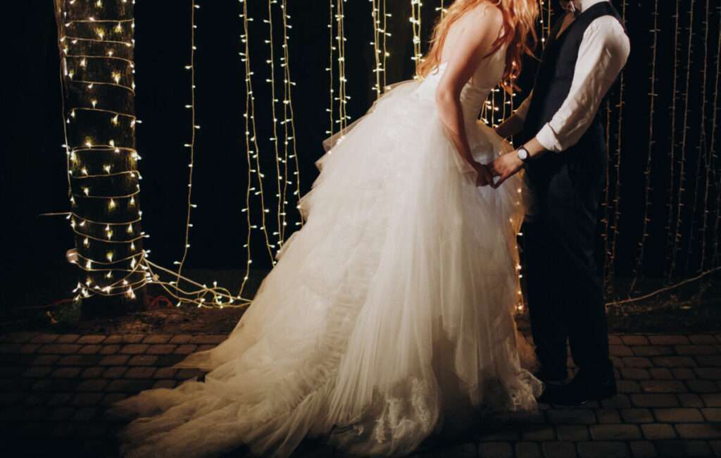 Magnifique robe de mariée avec bustier corset et jupon en frou-frou et tulle