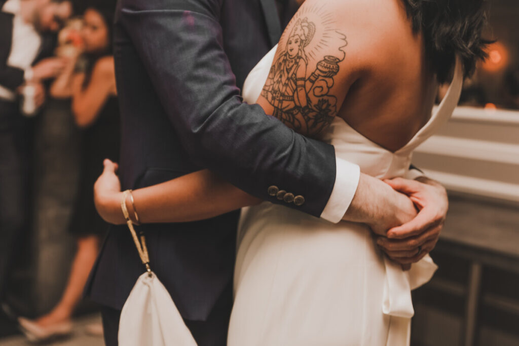 Maquillage pour tatouage de mariage : dissimulez votre image, pas votre identité