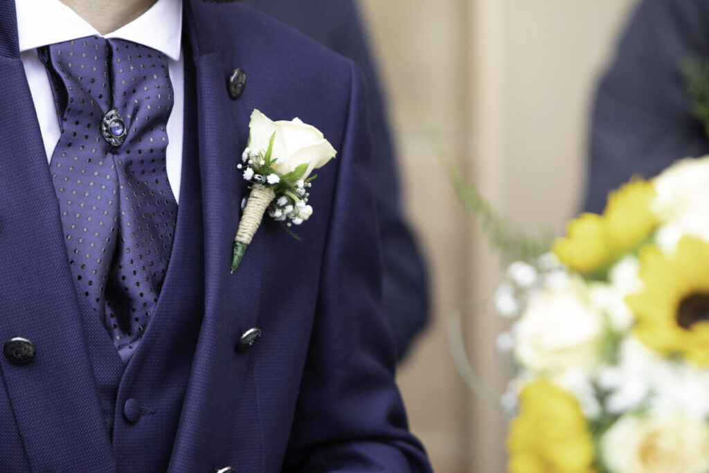 La botte secrète des mariés : la boutonnière fleurie