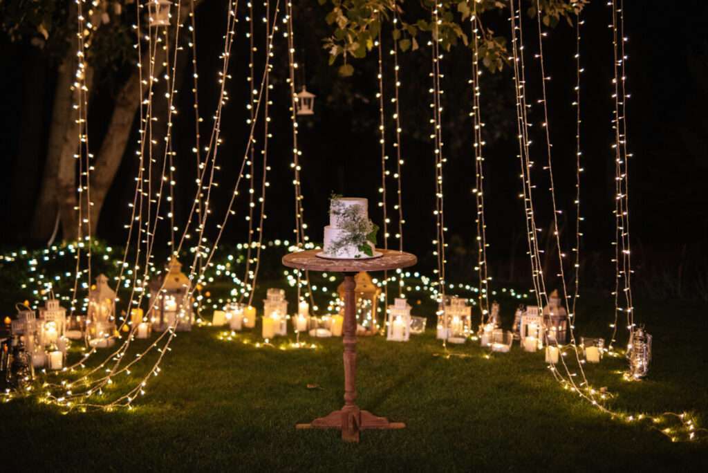 Décorations de mariage pour une ambiance nocturne féerique